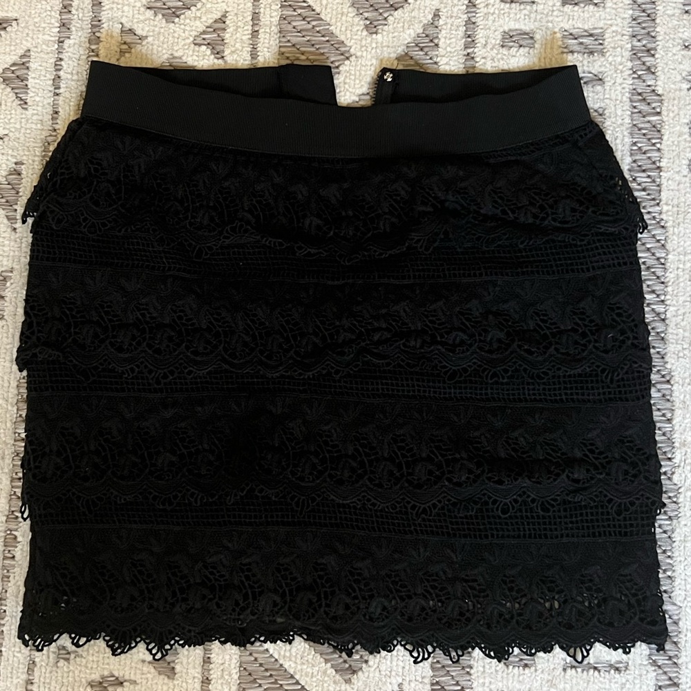 NWOT American Eagle Black Scallop Lace Skirt in Size 00